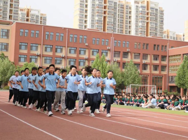 孩子们也从被动听讲转向自动探求成果但更重要的是学习状况的变化