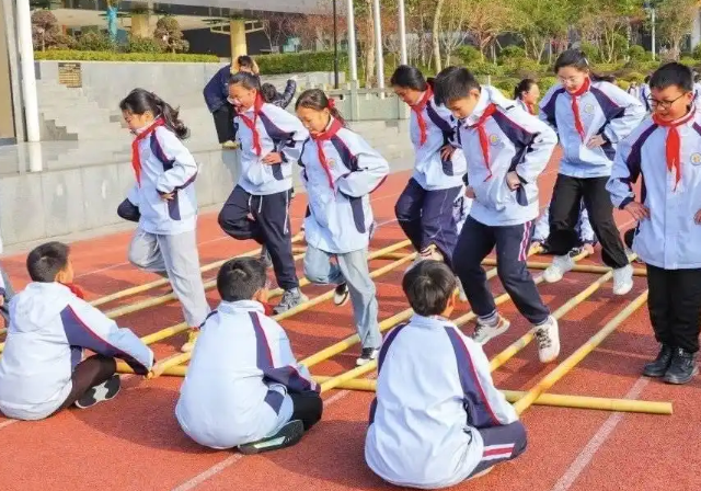 作息优化构成热身—练习—团体激活—讲堂学习的完整链条